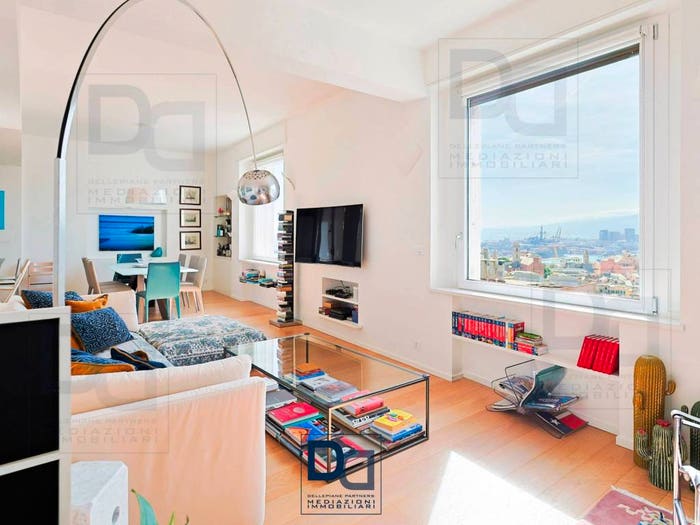 Appartamento quadrilocale in vendita in Via Gabriele D'Annunzio, Centro Città, Genova