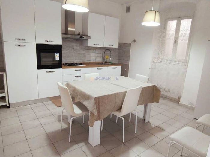 Casa con 6 locali in vendita in Via Piombara, Avenza, Carrara