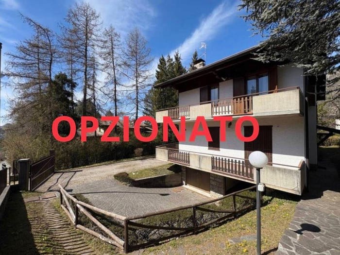 Appartamento trilocale in vendita in Via Costa Salaer, Centro, Castione della Presolana