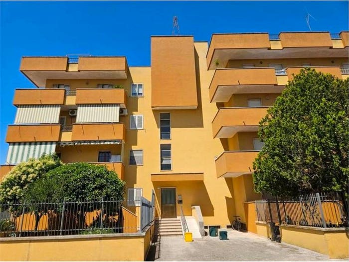 Appartamento con 6 locali in vendita in Piazza Pellizzari, Maglie