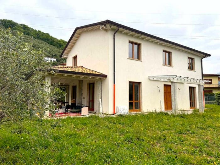 Casa con 6 locali in vendita in via Giovanni Pascoli, Stadio Sant'Antonio Marasio, Carrara