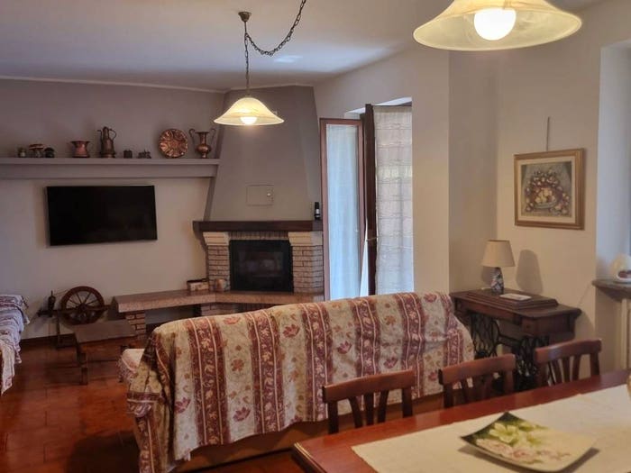 Casa con 6 locali in vendita in Via della Chiesa, Albizzate