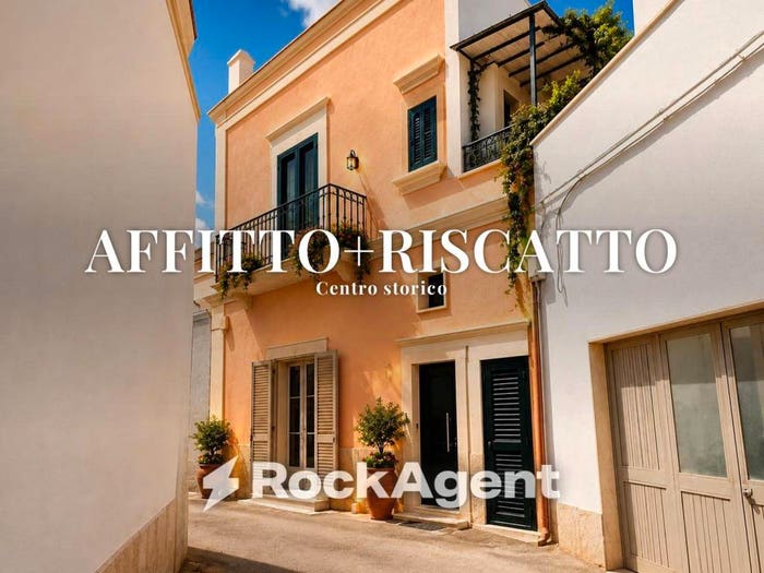 Casa con 6 locali in vendita in Via Giacosa, Cutrofiano