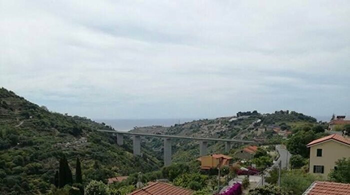 Casa con 10 locali in vendita in Bordighera