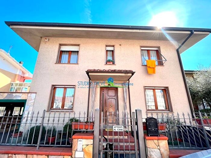 Casa con 5 locali in vendita in Via Ribocco, Centro, Monsummano Terme