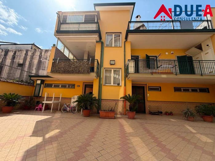 Appartamento quadrilocale in vendita in Strada Comunale Santa Barbara, Crispano