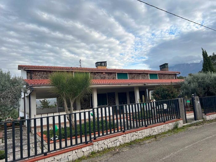 Casa con 6 locali in vendita in Contrada Coste, Altavilla Silentina