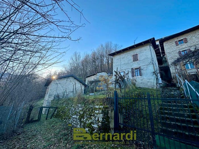 Casa con 6 locali in vendita in Via Vitrici, Centro, Fanano