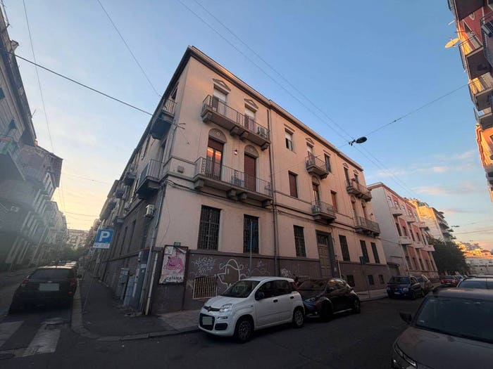 Appartamento con 5 locali in vendita in Via Macallè, Villa Bellini Santa Maria di Gesù, Catania