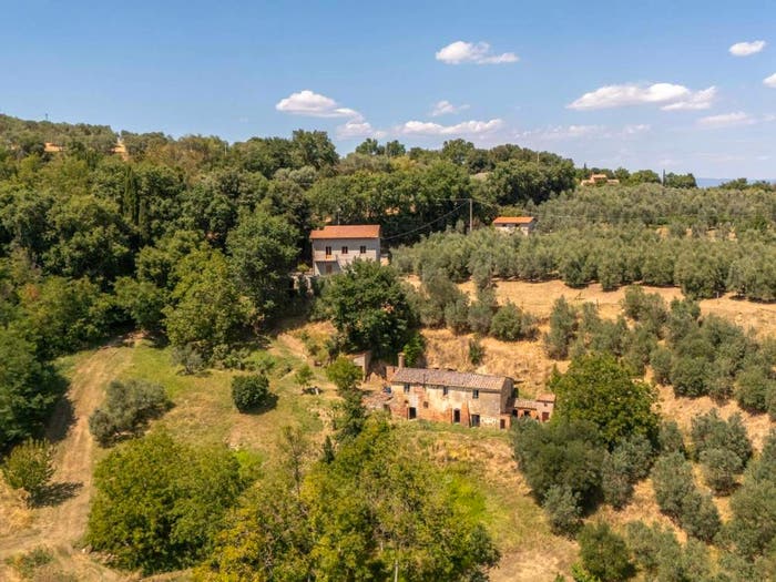 Casa con 6 locali in vendita in Via delle Cetine, Montepulciano