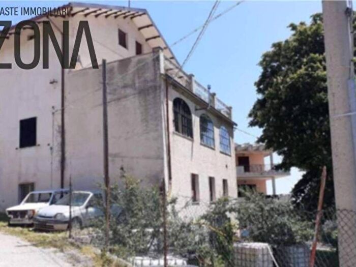 Appartamento quadrilocale in vendita in VIA GIUSEPPE IMPASTATO, Teramo