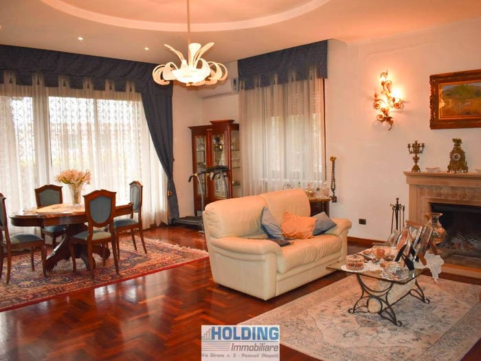 Casa con 6 locali in vendita in Via Vicinale scutto, Licola Paese, Giugliano in Campania