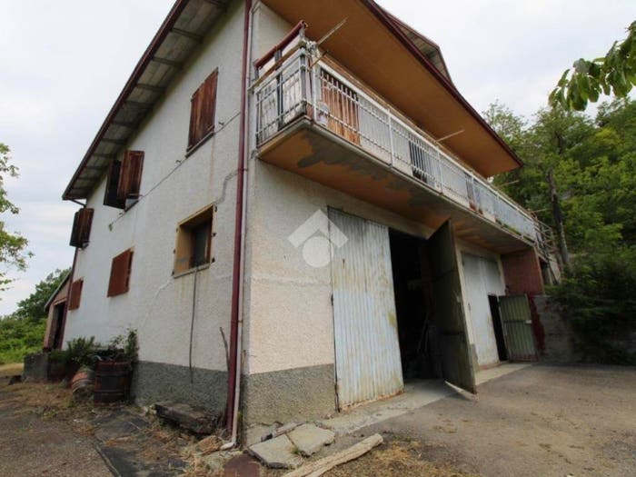 Casa con 5 locali in vendita in Via Mutilati di Guerra, Toano