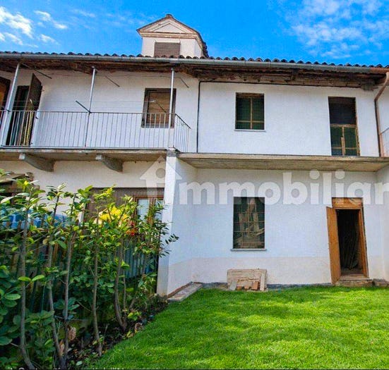 Casa quadrilocale in vendita in Frazione Gastaldi, Piscina