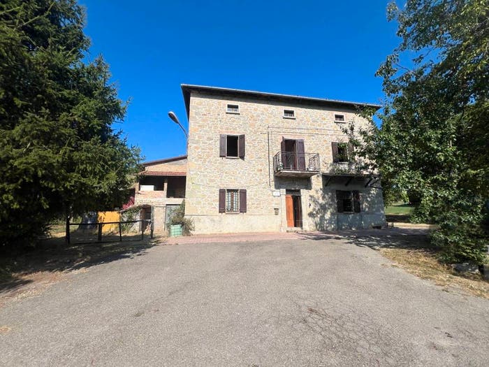 Casa con 6 locali in vendita in Montese