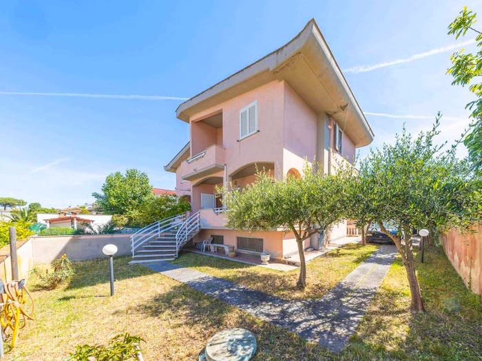 Casa quadrilocale in vendita in via delle Muse, Lido di Cincinnato Sirene, Anzio