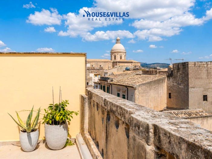 Casa quadrilocale in vendita in Via Giuseppe Garibaldi, Centro, Noto