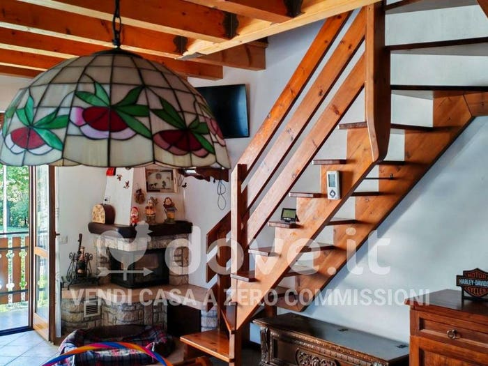 Appartamento trilocale in vendita in Via Principe Umberto, Villa d'Ogna