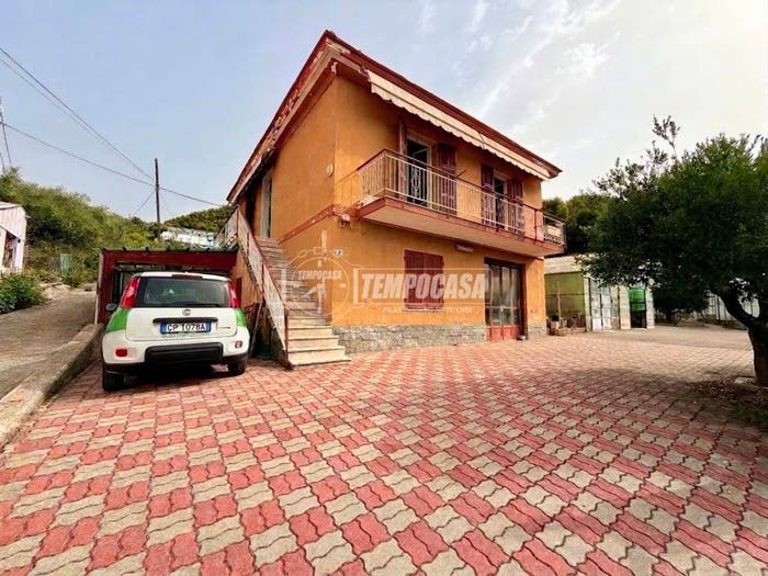 Casa quadrilocale in vendita in Strada del colle, Bussana, Sanremo