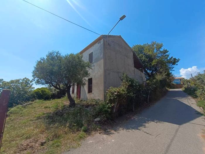 Casa trilocale in vendita in Via Giuseppe Garibaldi, Serrastretta