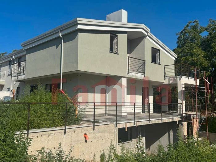 Casa con 5 locali in vendita in Via Tombe Romane, Avella