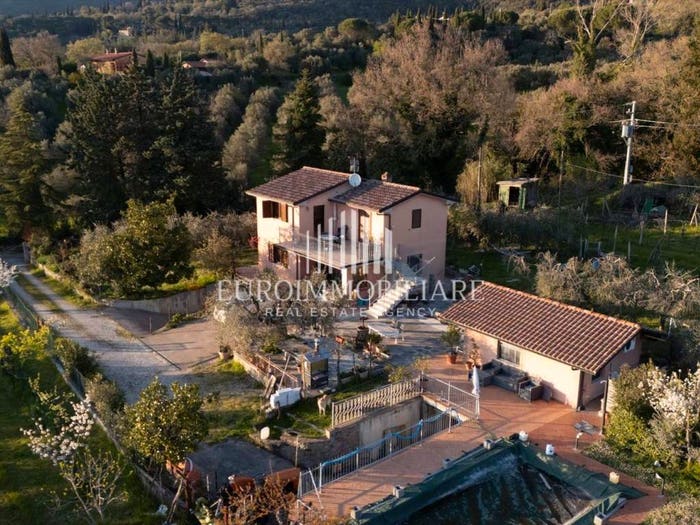 Casa quadrilocale in vendita in Via dei Garofani, Passignano sul Trasimeno