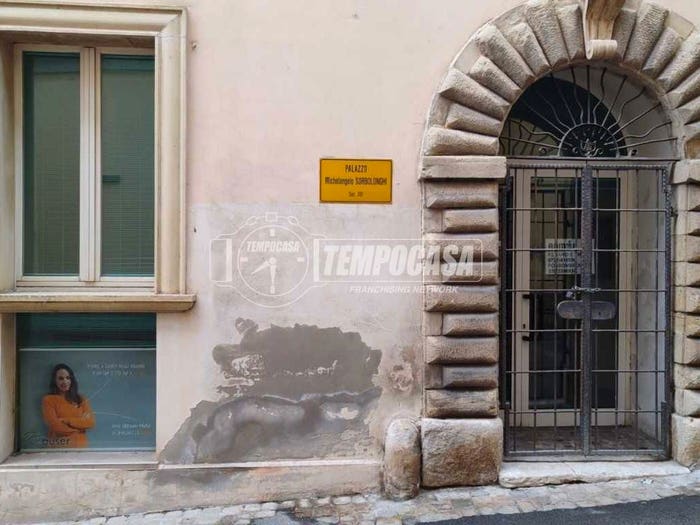 Appartamento quadrilocale in vendita in Via Roma, Centro, Fossombrone