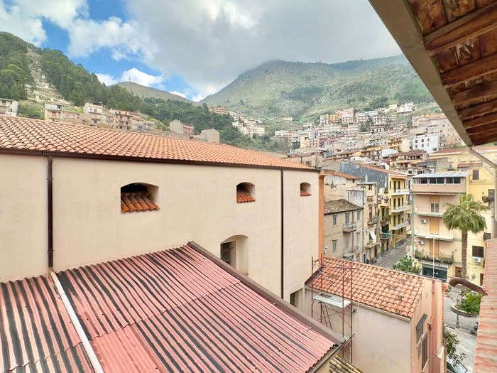 Casa con 6 locali in vendita in Via Silvio Bocconi, Centro, Altofonte
