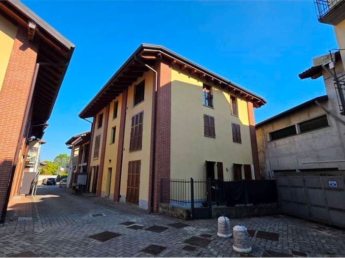 Appartamento trilocale in vendita in Via Dante Alighieri, Fenegrò