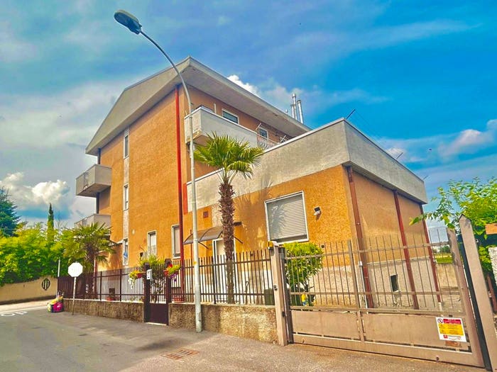 Appartamento quadrilocale in vendita in Via Virgilio, Dairago