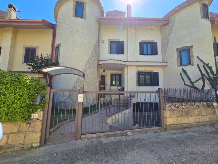 Casa con 6 locali in vendita in Via S Pio da Pietrelcina, Settingiano
