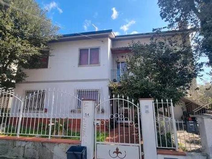 Appartamento con 6 locali in vendita in Via Fittovecchio, Cecina Centro, Cecina