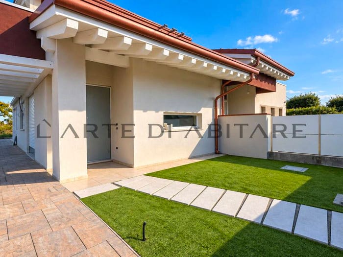 Casa con 6 locali in vendita in VIA ASILO, Tombolo