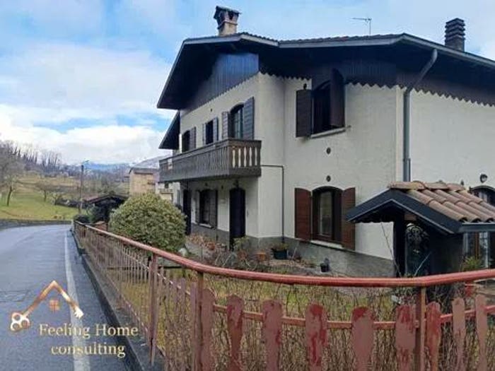 Casa con 6 locali in vendita in Via Iv Novembre, Camoneone, Capizzone