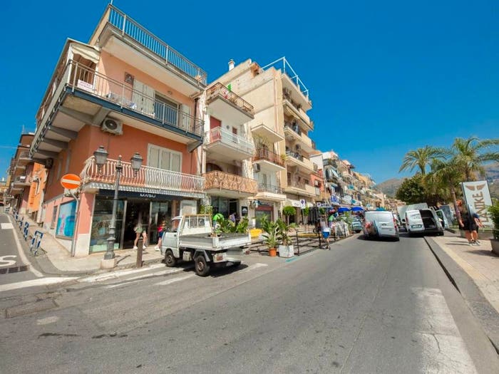 Appartamento con 5 locali in vendita in Via Naxos, Centro, GiardiniNaxos