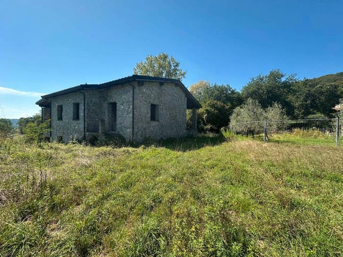 Casa con 6 locali in vendita in Piazza Roma, Centro, Bagnone