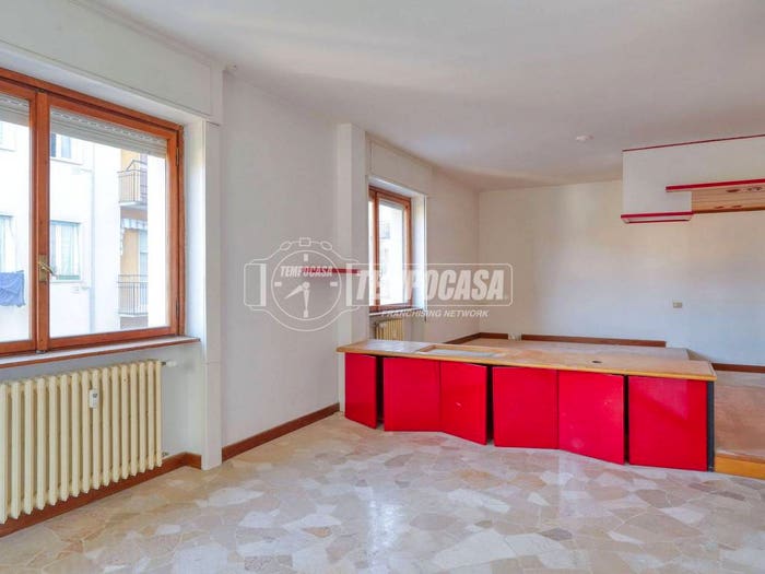 Appartamento trilocale in vendita in Via Brunico, Belforte, Varese