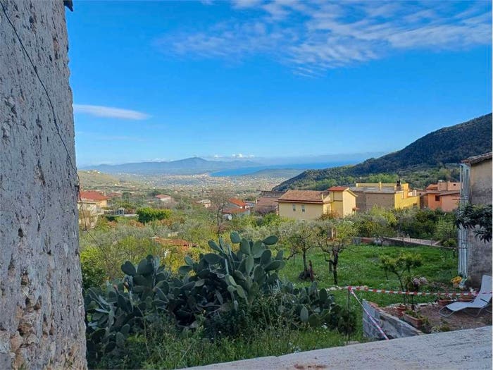 Casa con 5 locali in vendita in Formia