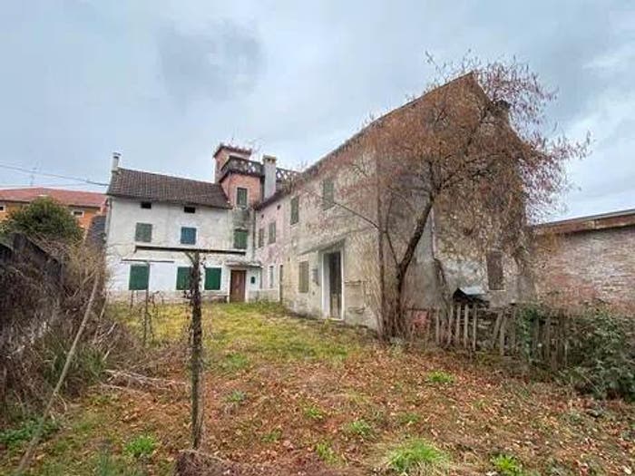 Casa con 6 locali in vendita in Via Benedetto Battistel, Alpago