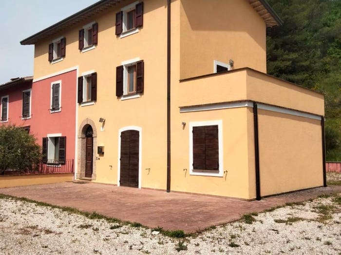 Casa con 5 locali in vendita in Via Roma, Nocera Umbra