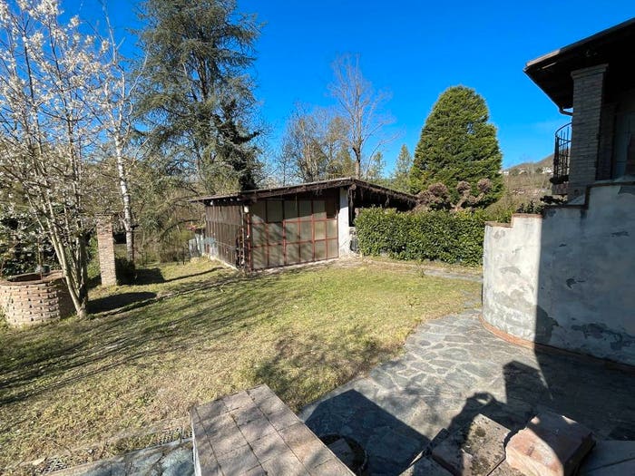 Casa con 6 locali in vendita in Frazione Fornace, Montesegale