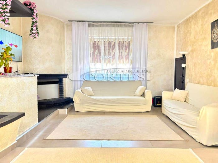 Appartamento con 6 locali in vendita in Via Perugino, Mondolfo