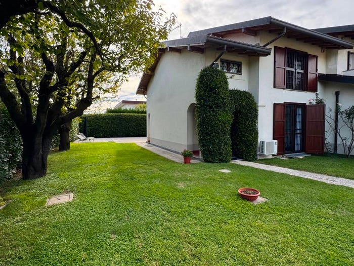 Casa con 5 locali in vendita in Via Dante Alighieri, Centro, Turate