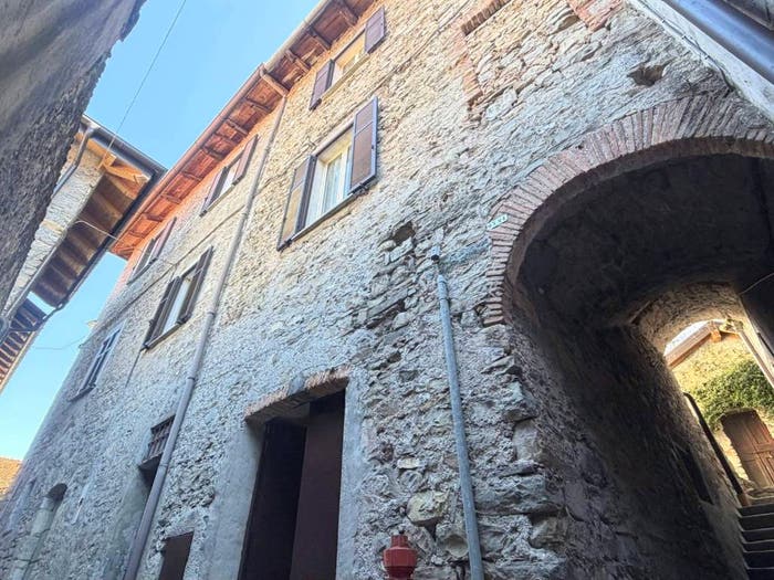 Casa bilocale in vendita in Località Ponisio, Lezzeno