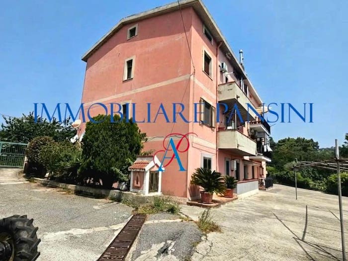 Appartamento quadrilocale in vendita in Viale Vincenzo Gattoleo, Pontegrande Sant'Elia, Catanzaro