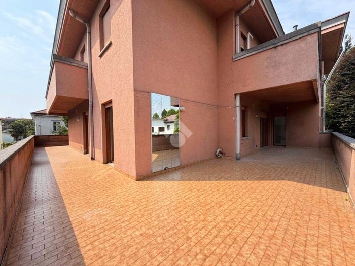 Appartamento quadrilocale in vendita in Via Giuseppe Garibaldi, Centro, Lentate sul Seveso