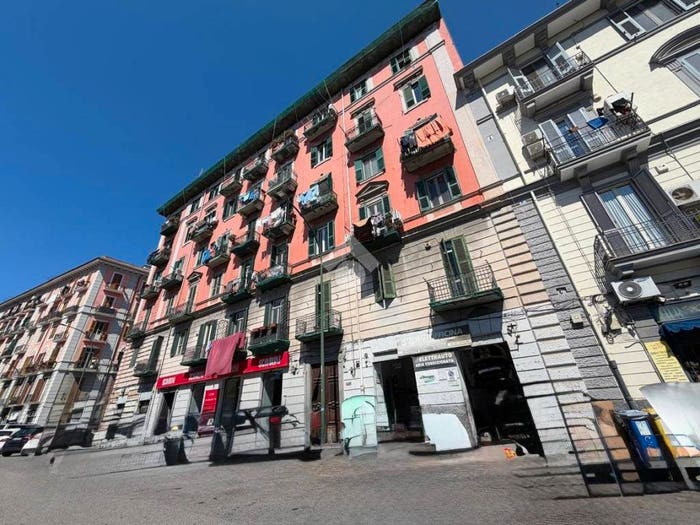 Appartamento quadrilocale in vendita in Via Giulio Cesare, Fuorigrotta, Napoli