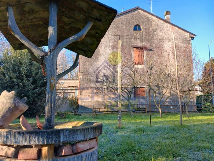 Casa con 6 locali in vendita in VIA UGO FOSCOLO, Rivarolo Del Re, Rivarolo del Re ed Uniti