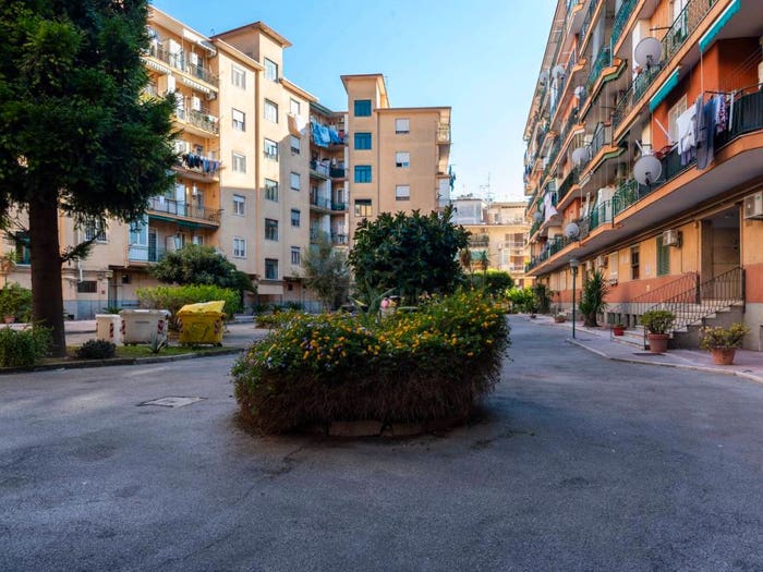 Appartamento trilocale in vendita in Via Paolo della Valle, Soccavo, Napoli