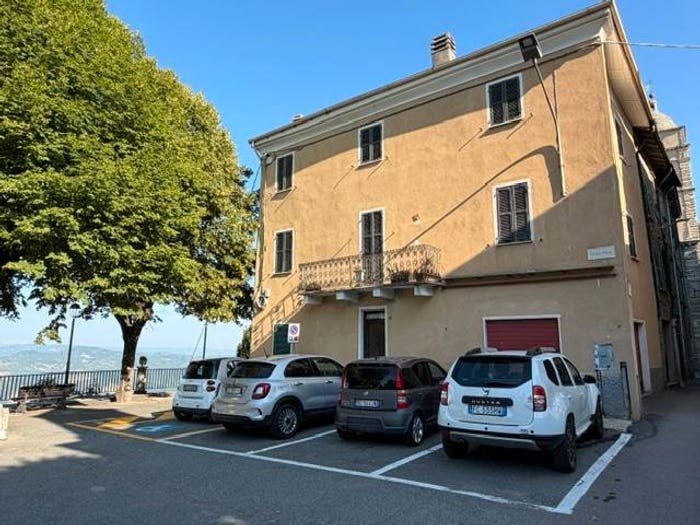 Casa con 6 locali in vendita in Piazza Italia, Ponzone